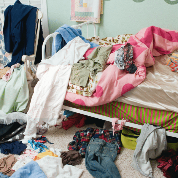 chambre en bazar, on cherche à organiser sa maison en faisant du désencombrement