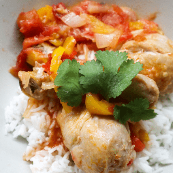 photo d'une cuisse de poulet cuisiné à la basquaise