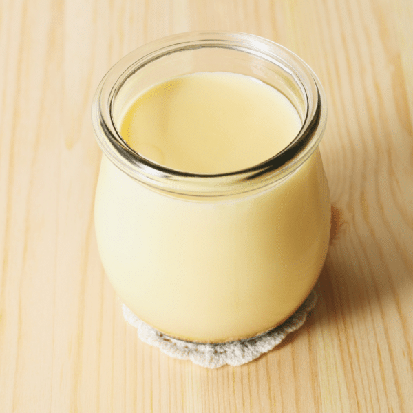 un pot de crème aux oeufs